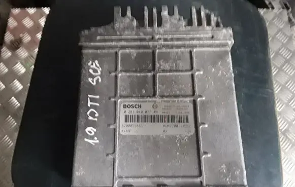 Renault Scenic I Engine control unit/module 0281010077 8200059885