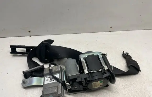 Mercedes-Benz C W204 Front seatbelt A2048600788