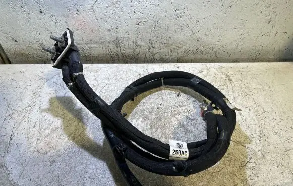 Jeep Grand Cherokee WL Positive cable (battery) P68458250AC 250AC