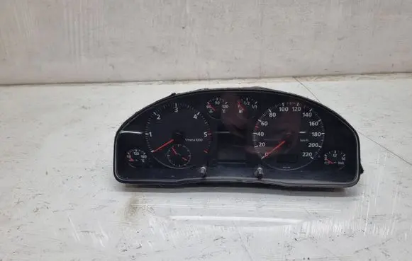 Audi A4 S4 B5 8D Speedometer (instrument cluster) 8D0919034F 110902270 110902005