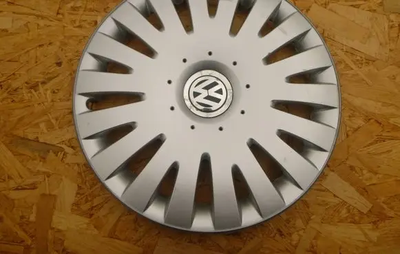 Volkswagen PASSAT B6 R16 wheel hub/cap/trim 3C0601147B
