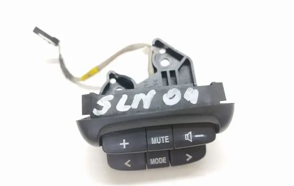 Steering wheel buttons/switches