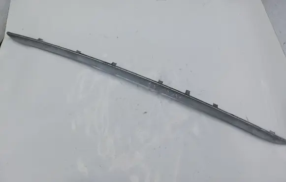 Mercedes-Benz ML W164 Dashboard glove box trim A1646830170