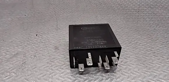 Volkswagen PASSAT B5.5 Window wiper interval relay 4B0955531A 72WA401