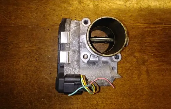 Nissan X-Trail T31 Throttle valve 8200330810 H8200330812