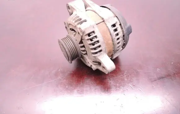 Toyota Avensis Verso Generator/alternator D233