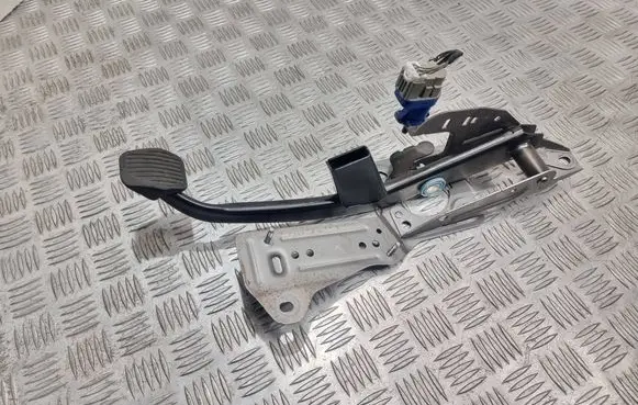 Ford Focus Brake pedal BV612467GB 11931M04