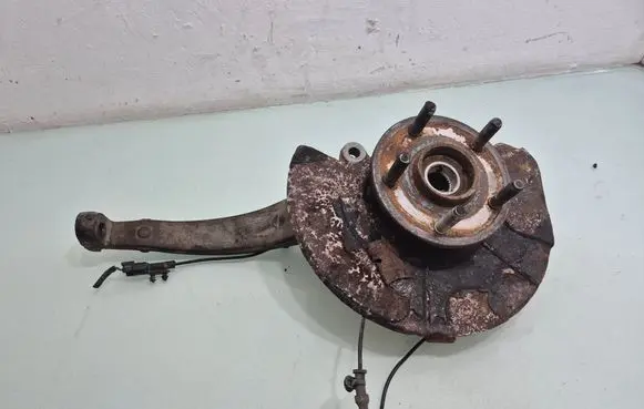 Front wheel hub