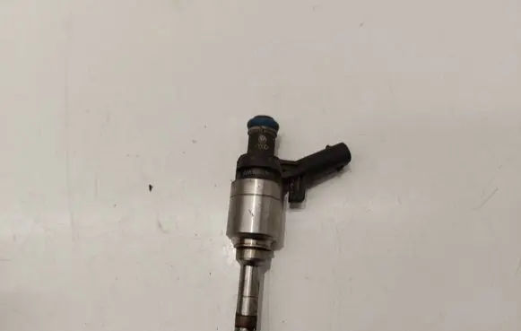 Audi A3 S3 8P Fuel injector 06H906036B