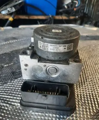Peugeot 208 ABS Pump 9806891780