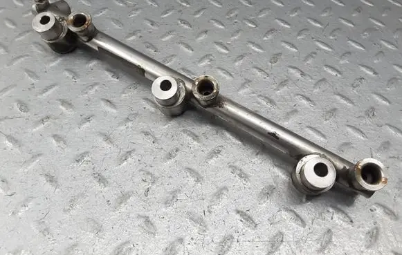 Volkswagen PASSAT CC Fuel main line pipe 03H133317B