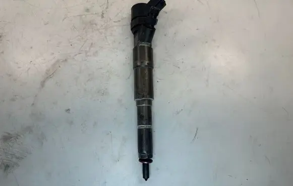 BMW 5 E39 Fuel injector 2354093 13532354093 0445110029
