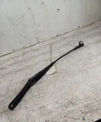 Front wiper blade arm