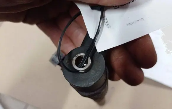 Opel Zafira B Fuel injector 0445110243
