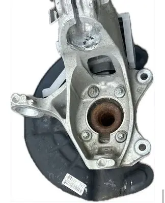 Mercedes-Benz CLA C118 X118 Front wheel hub A1185840100 0005704610