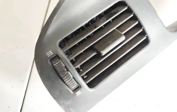 Skoda Octavia Mk1 (1U) Dash center air vent grill