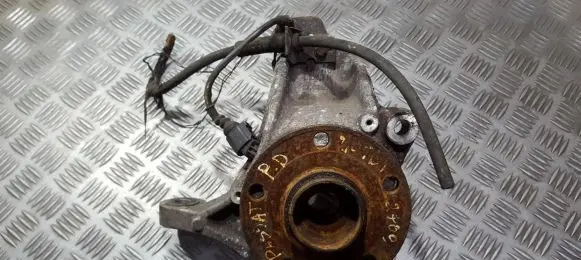 Volkswagen PASSAT B7 Front wheel hub