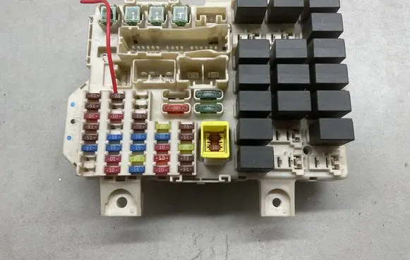 Mitsubishi Colt Fuse box set MN108319 5K18