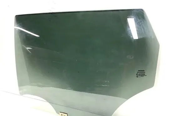 Nissan Qashqai Rear door window glass 43R001595