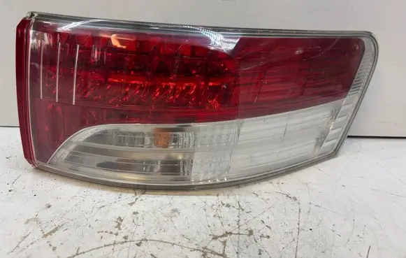 Toyota Avensis Verso Rear/tail lights 08051