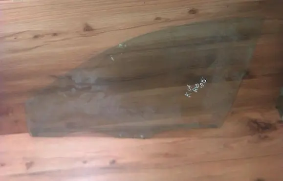 KIA Rio Front door window glass four-door