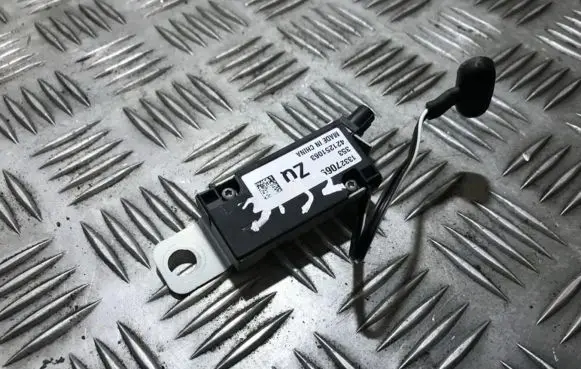 Opel Insignia A Antenna control unit 13327069