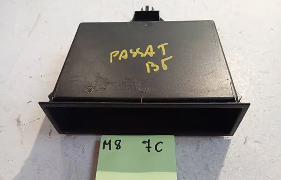 Volkswagen PASSAT B5 Glove box