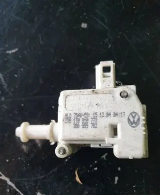 Volkswagen Golf IV Central locking motor 3B0959782 1T0810773