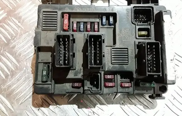 Peugeot 206 Fuse module BSMB2