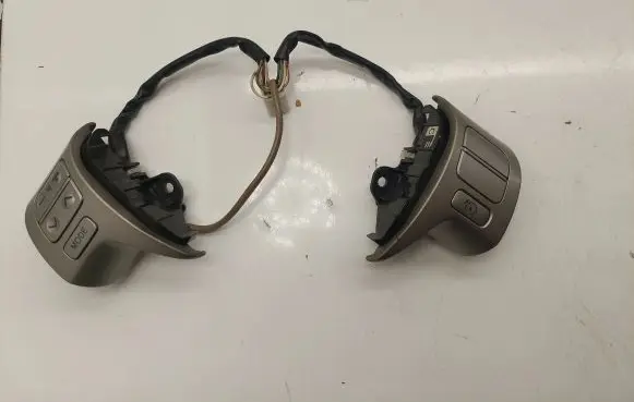Toyota Auris 150 Steering wheel buttons/switches 8425002060