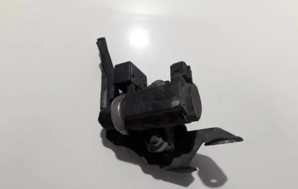 BMW 5 E39 Turbo solenoid valve 72279600 2247906