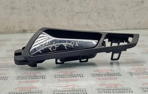 Volkswagen PASSAT B6 Front door interior handle 3C1837113D
