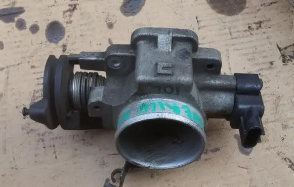 Ford Maverick Throttle body valve 