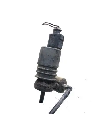 Volkswagen PASSAT B5 Windscreen/windshield washer pump