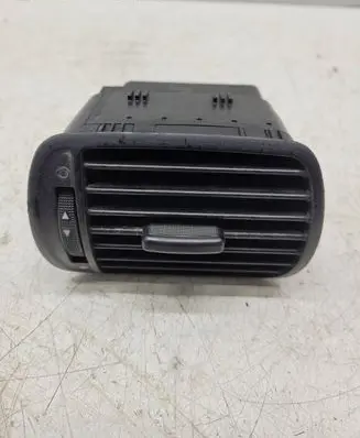 Seat Toledo II (1M) Dash center air vent grill 8L0820901