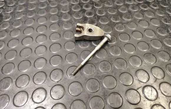 Audi A8 S8 D4 4H Fuel Injector clamp holder 059216J
