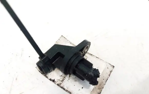 Mercedes-Benz E W212 Camshaft position sensor 0232103107 A6519050100