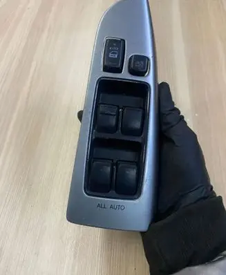 Toyota Land Cruiser (J120) Electric window control switch 8404060053