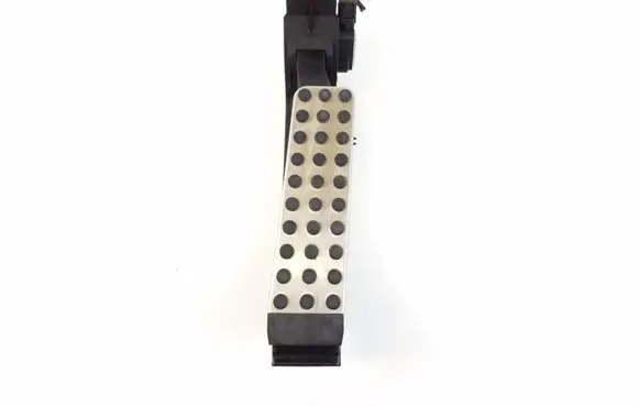 Accelerator throttle pedal