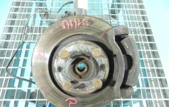 Front wheel hub spindle knuckle