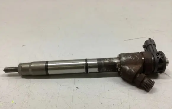 Hyundai i30 Fuel injector 0445110589