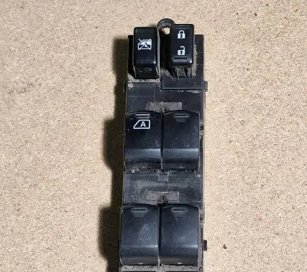 Subaru Outback Electric window control switch 157481 K157481