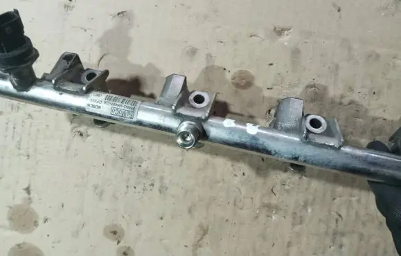 Volvo S60 Fuel main line pipe BM5G9H487CA 0400362121 0261555065