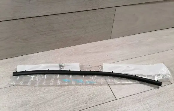 Opel Zafira C Rubber seal front coupe door 9808420580