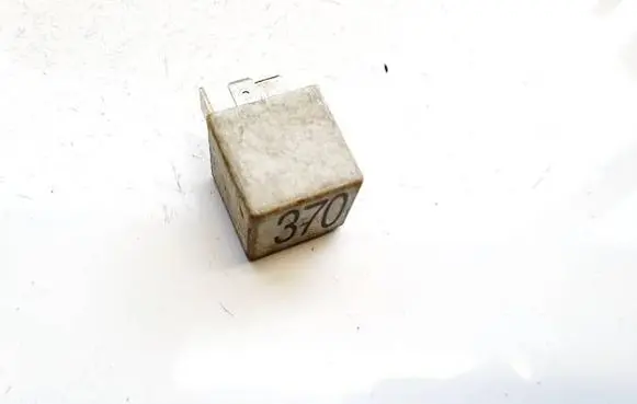 Volkswagen PASSAT B5.5 Other relay 8d0951253 370
