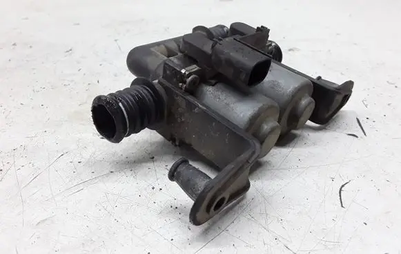 BMW X5 E53 Coolant heater control valve 690665203 1147412159