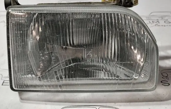 Ford Escort Headlight/headlamp 88AG13005B2A