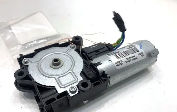 BMW X5 G05 Sunroof motor/actuator 10030661A