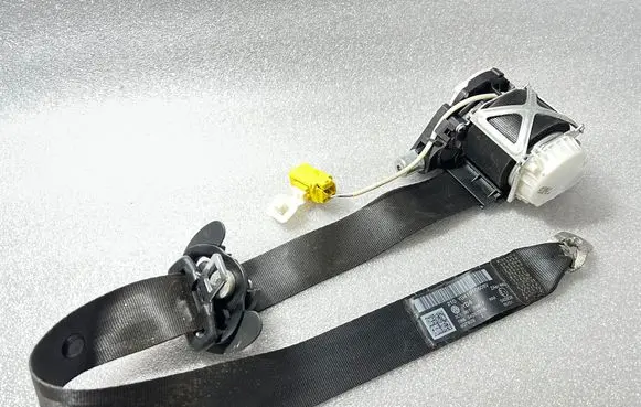 Volkswagen PASSAT B6 Front seatbelt 3C1857706F YD41910608V 34052238