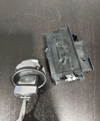 Volkswagen PASSAT B7 Ignition lock 3C0905843AE